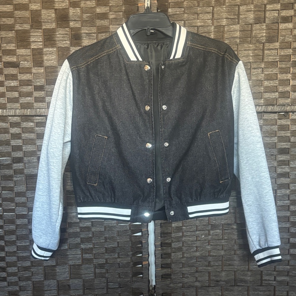 Women's Black and Gray Jean Jacket